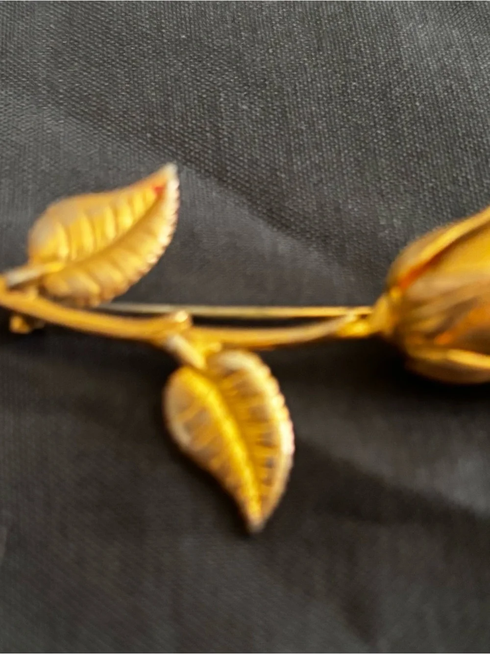 Vintage Gold-Tone Rose Brooch Pin - Elegant Floral Accent